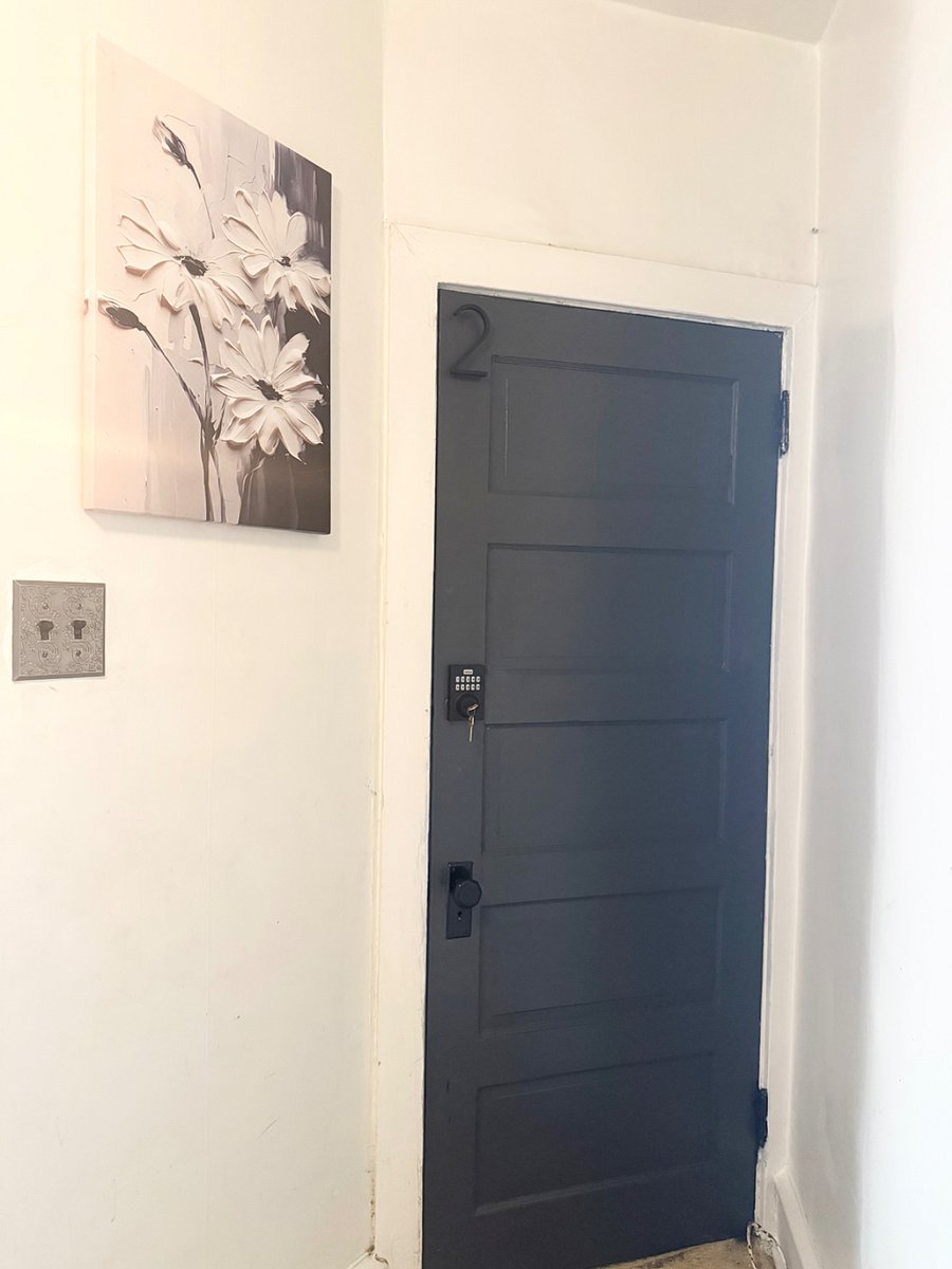 ROOM2 ENTRANCE 