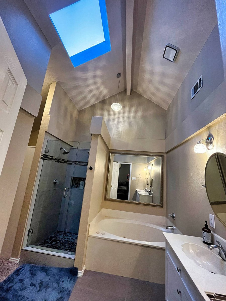 Master's Bathroom