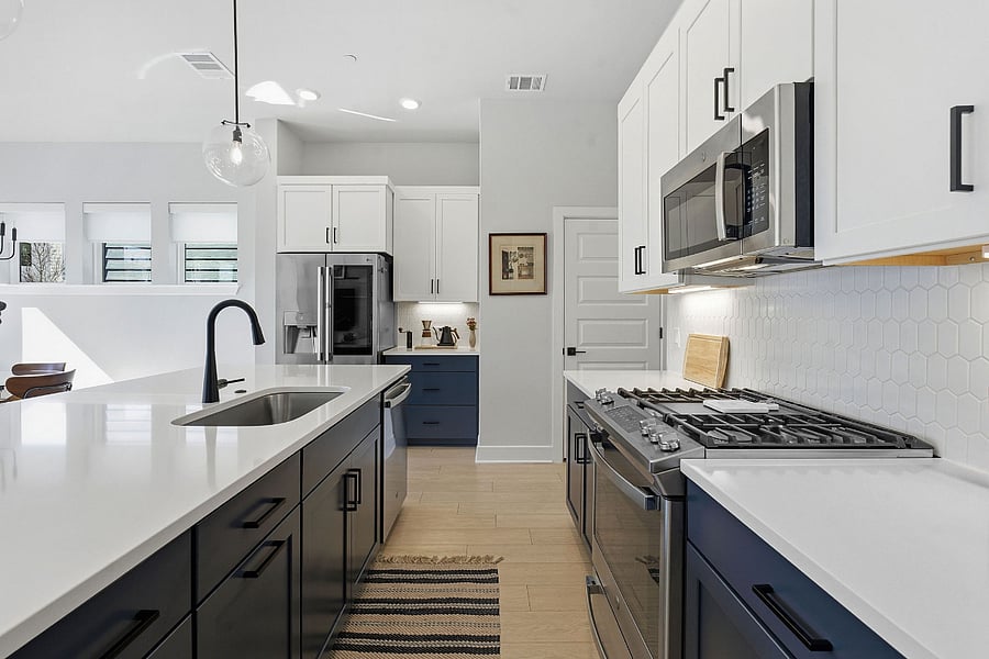Fully Equipped Kitchen - Gas Range - Island Seating - All Appliances Included