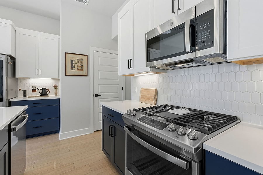 Professional Gas Range - Stainless Steel Appliances - Chef's Kitchen