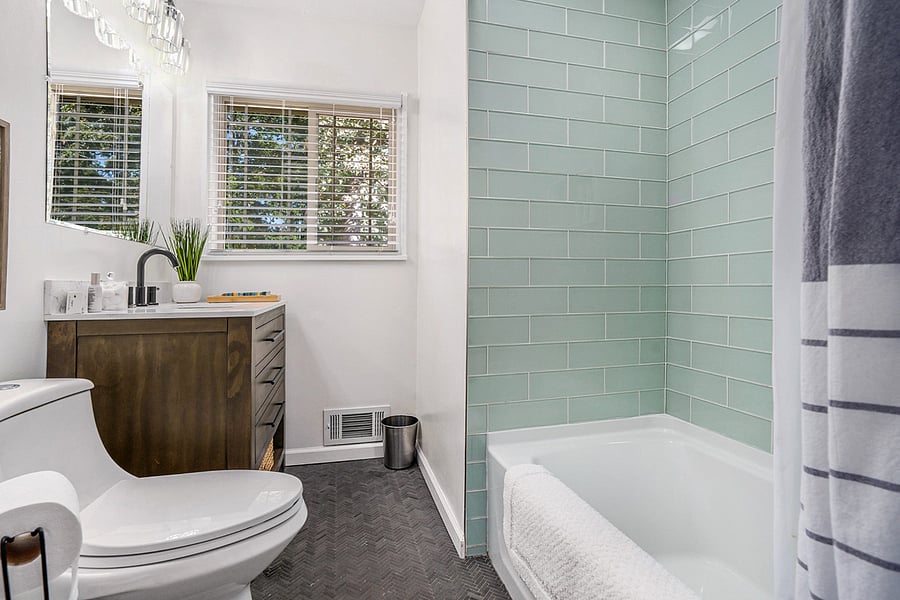 Main level bath
