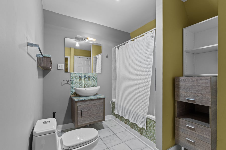 3rd floor full bathroom