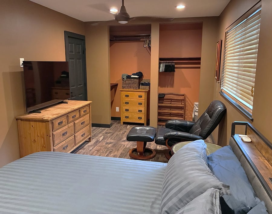 Master Bedroom, Smart TV, Two Closets