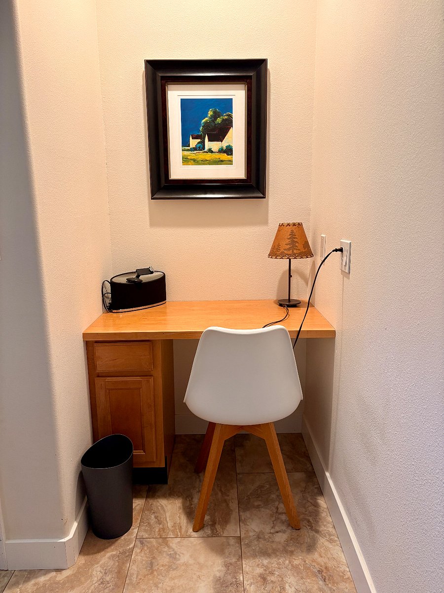 Main bedroom built-in desk.