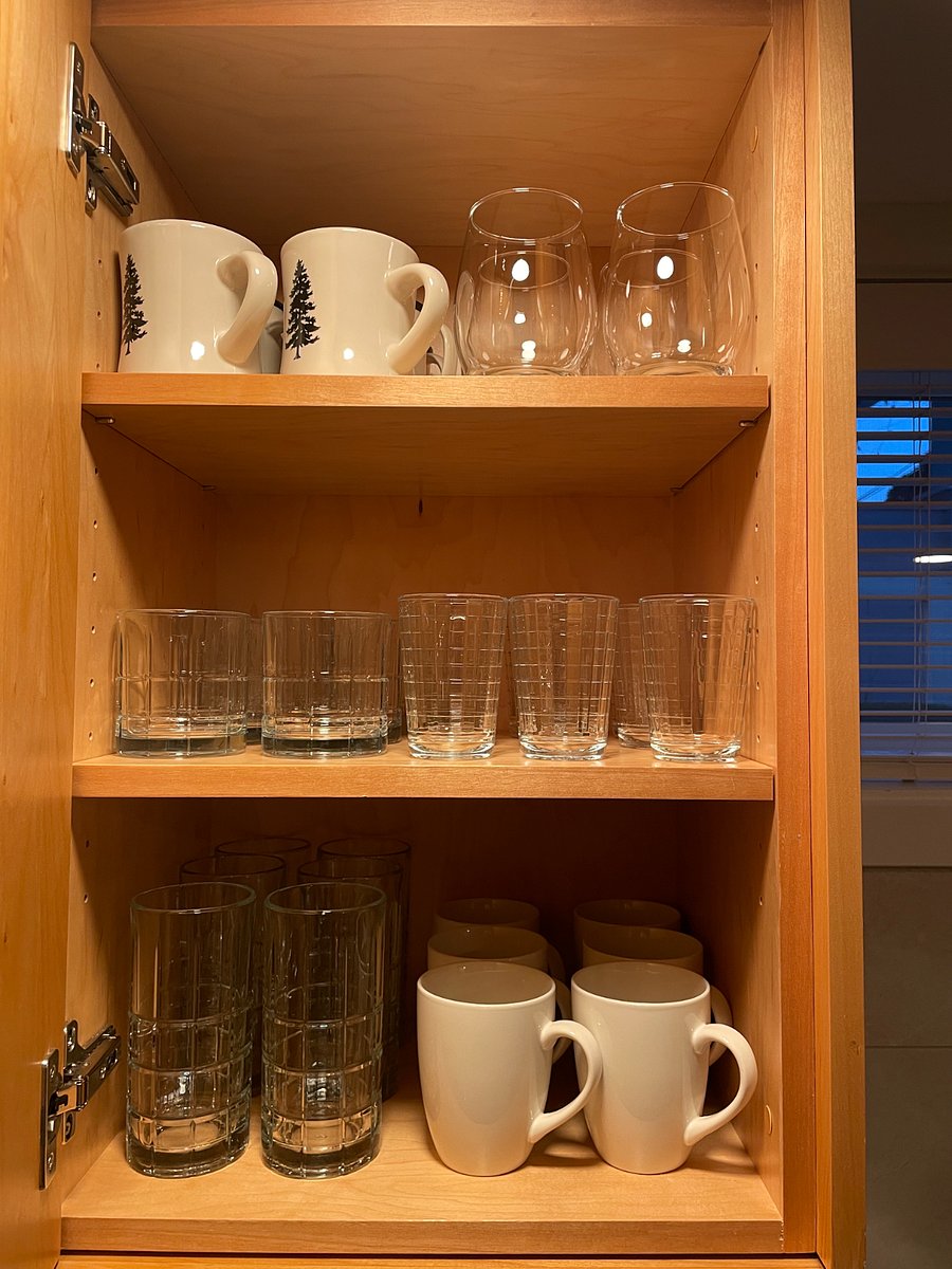 Glassware and mugs.