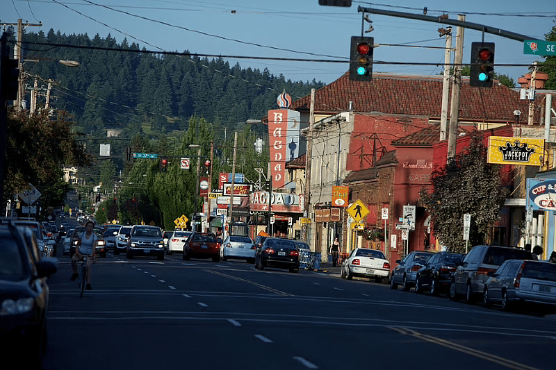 Hawthorne Blvd looking toward Mt Tabor.