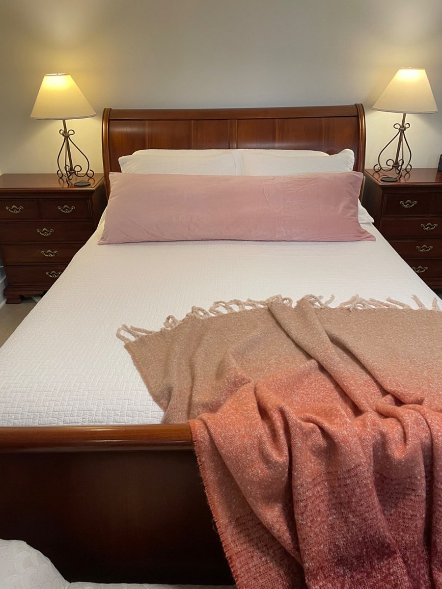Lightweight comforter set available.