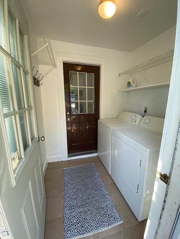 Private entrance mudroom with in unit washer/dryer