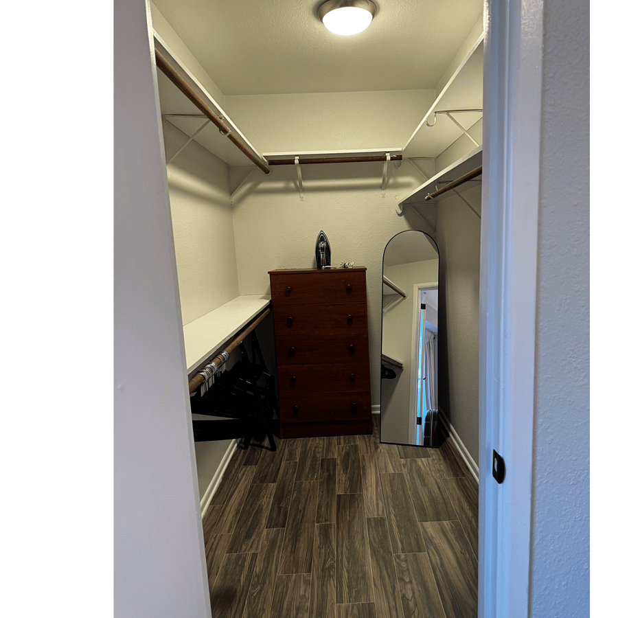 Walk-in Closet