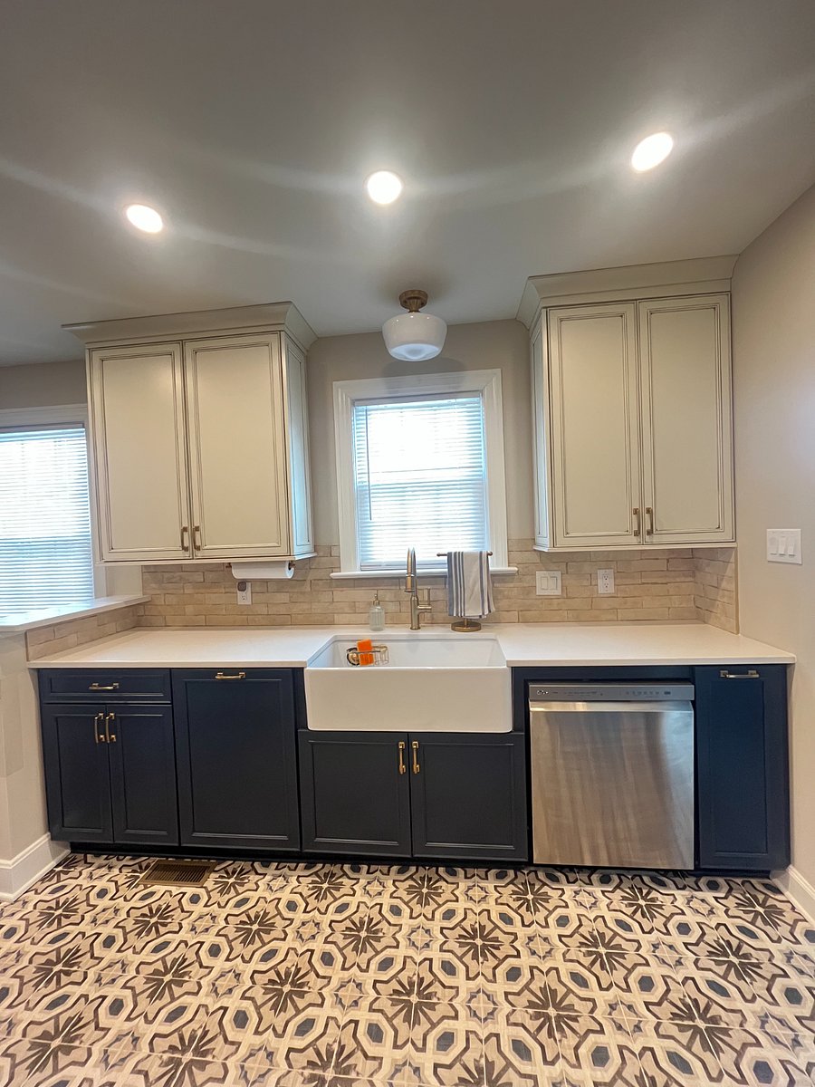 Kitchen Sink/ Dishwasher