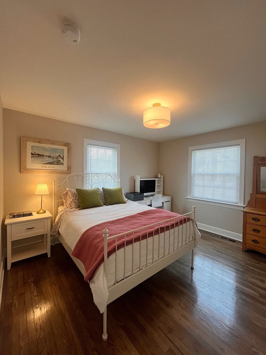 Guest Bedroom Downstairs #1