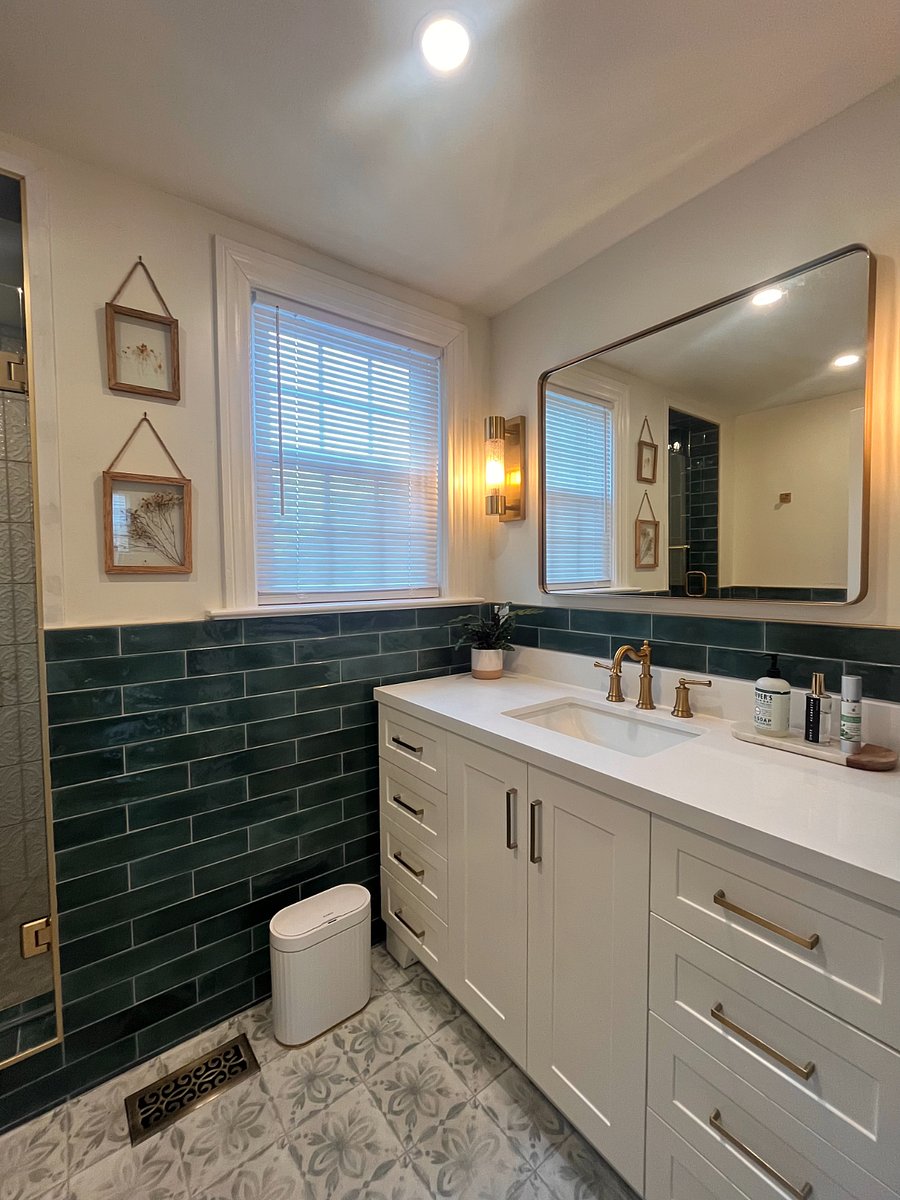 Downstairs Full Bath
