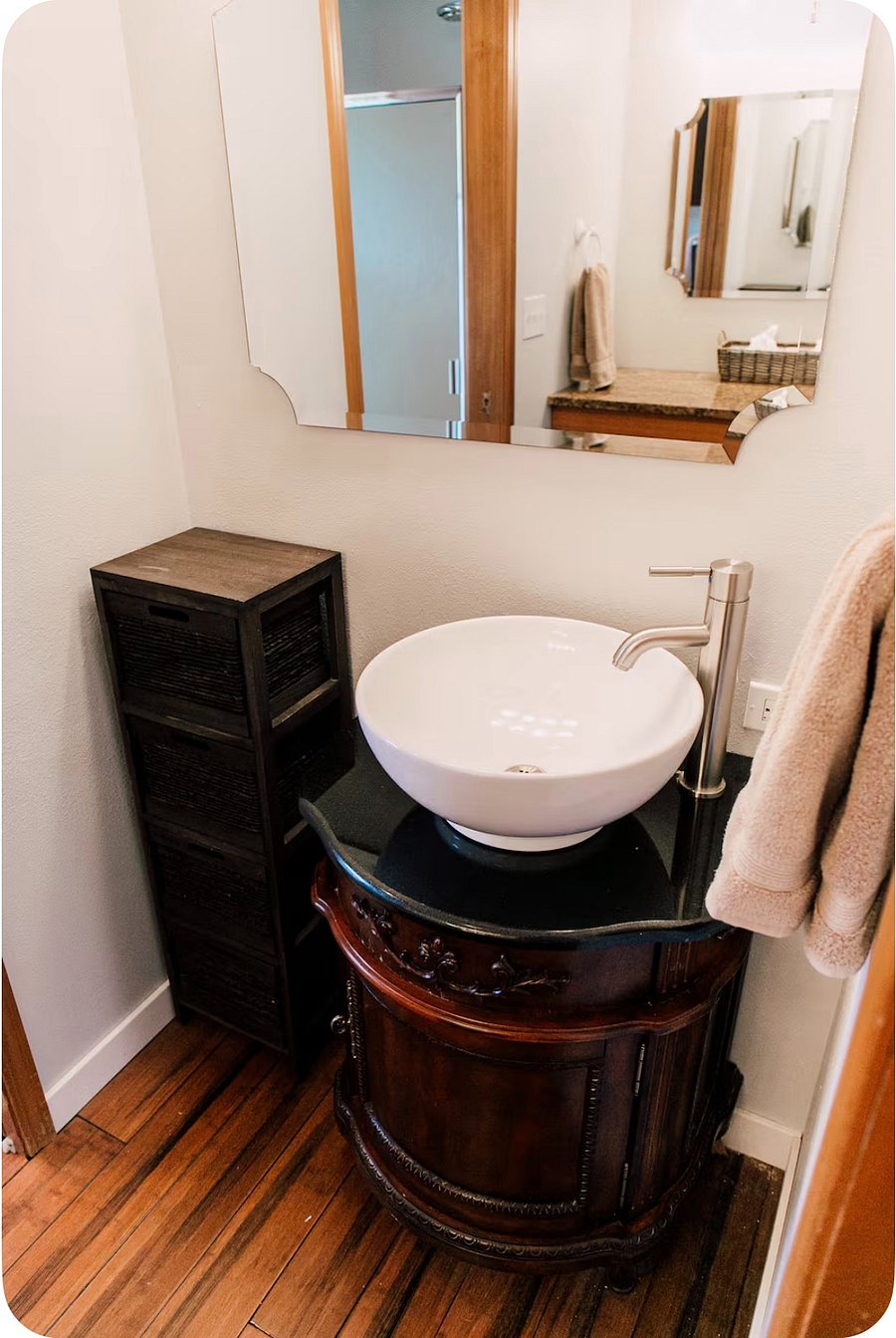 Bathroom vanity