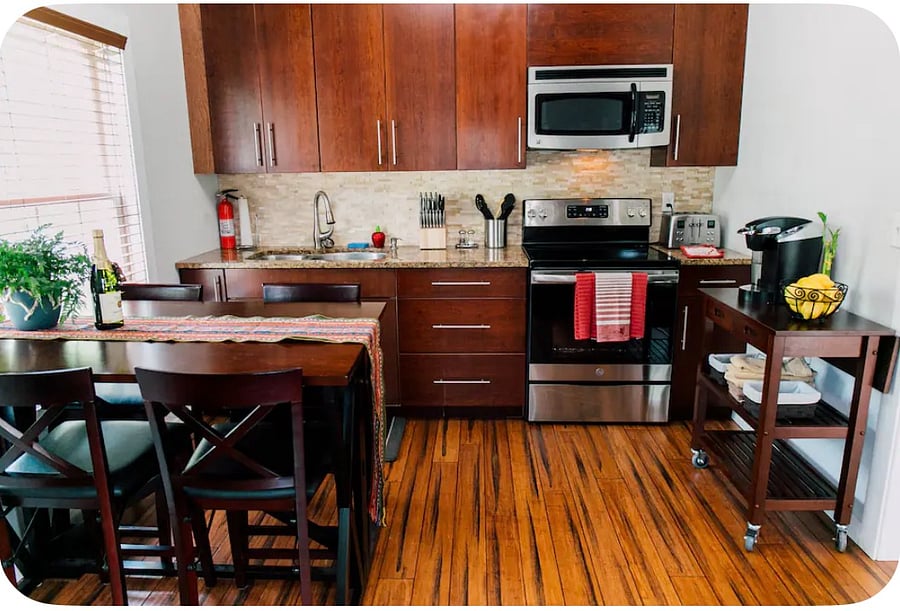 Fully equipped kitchen with full size appliances