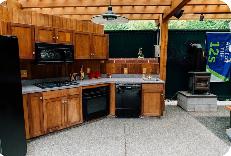 Shared fully equipped outdoor kitchen with full size appliances