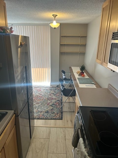 Small dining area next to kitchen (connects to living room).