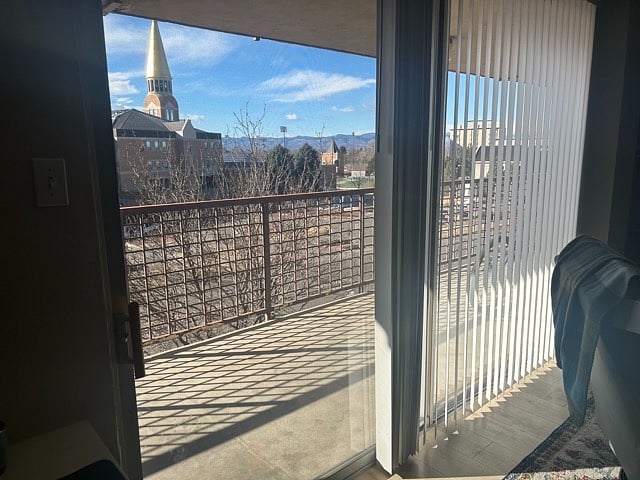Large balcony with a stunning view of DU & front range.