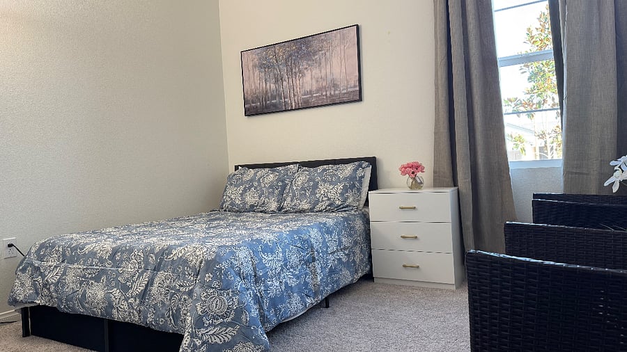 1st bedroom full bed