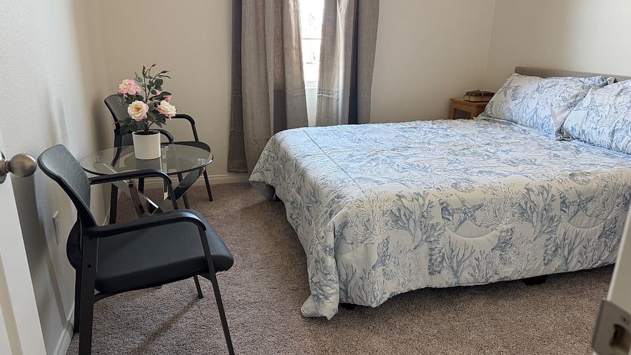 2nd bedroom Queen bed