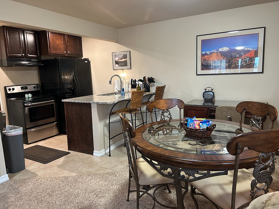 Kitchen Full Size Refrigerator with Icemaker