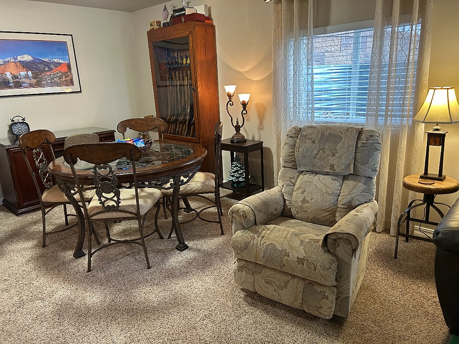 Dining Room Seating 4 and Island Seating 2