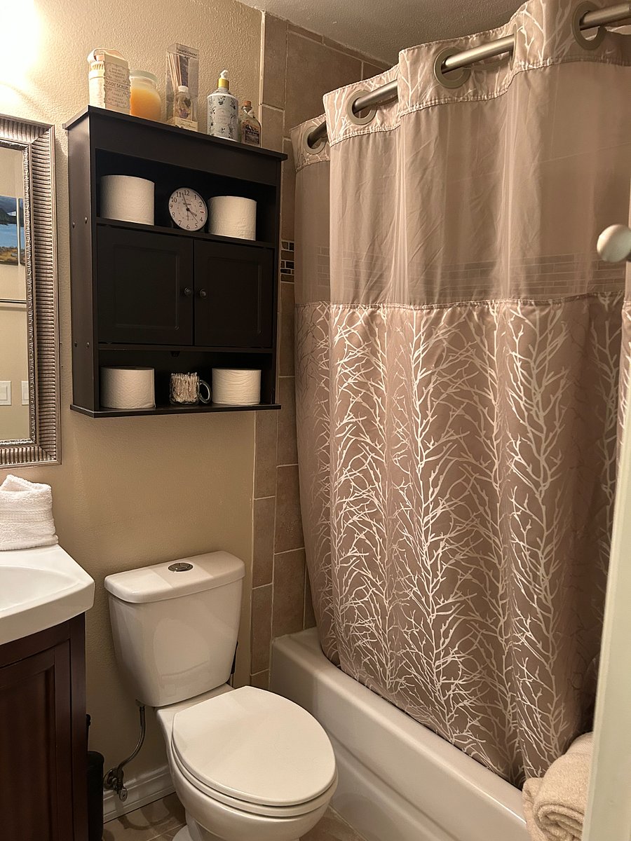 Full Size Bathroom