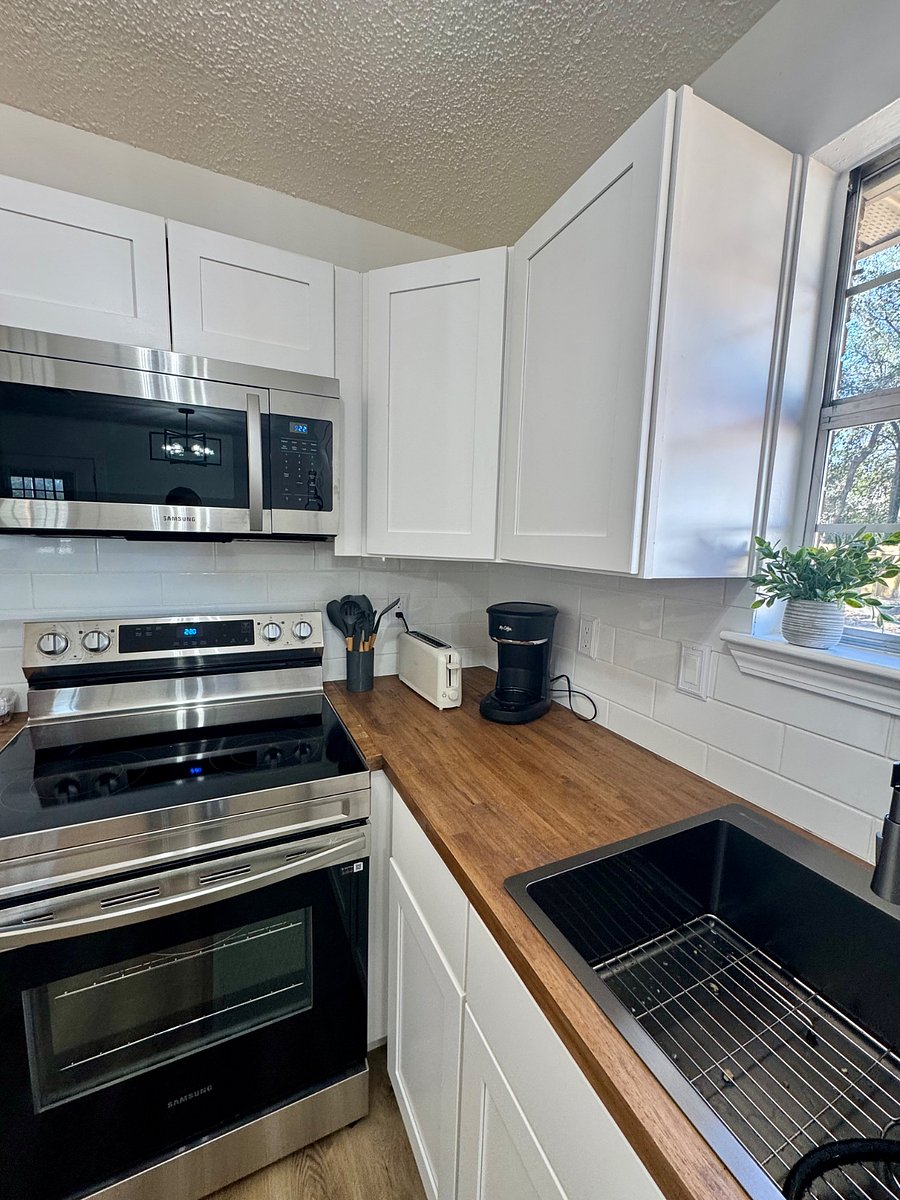 Coffee maker, toaster, Utensils