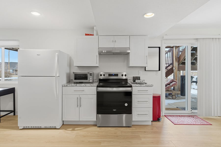 Fully equipped kitchen with full sized appliances