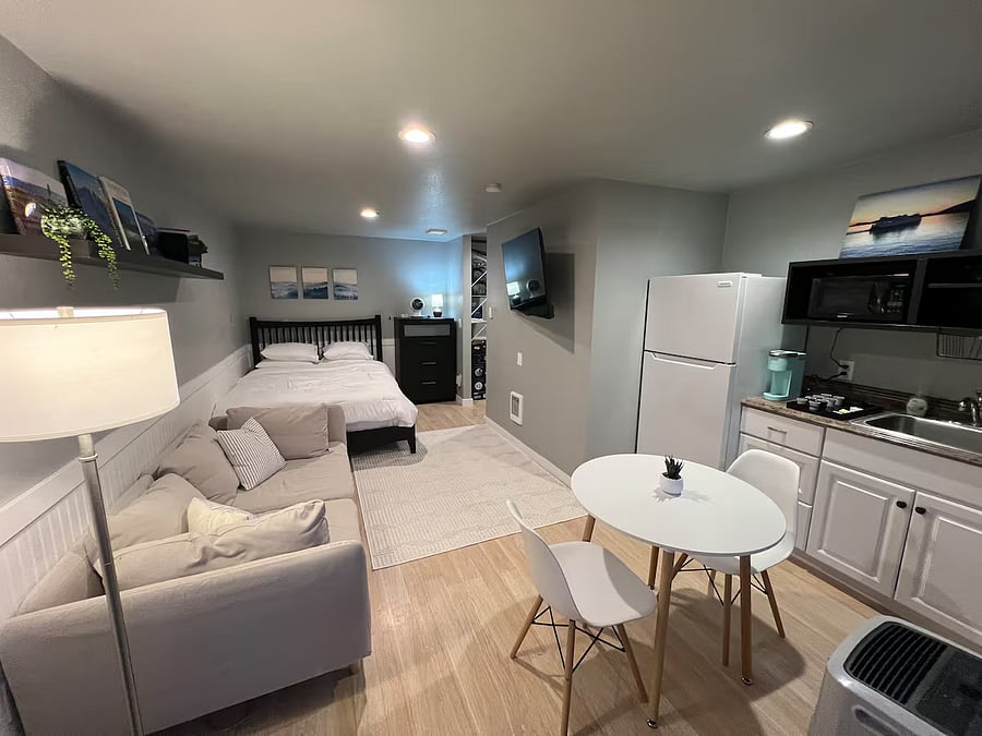 Furnished Studio Apartment for Rent in Downtown University Place