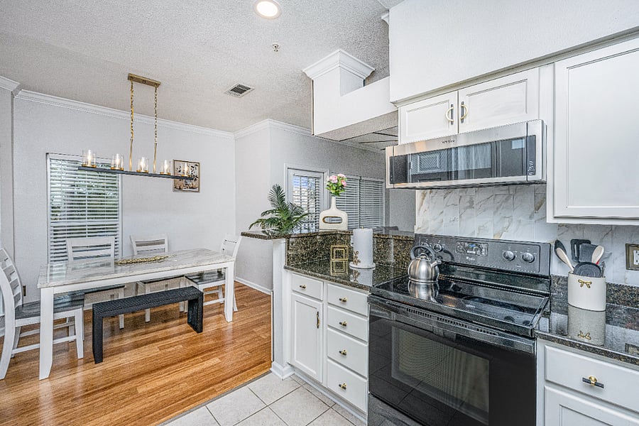 Clean and functional kitchen for everyday cooking