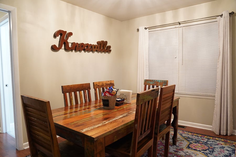 Dining room table with 6 seats. 