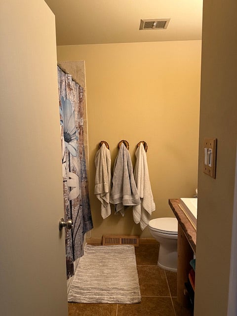 Main Bathroom 