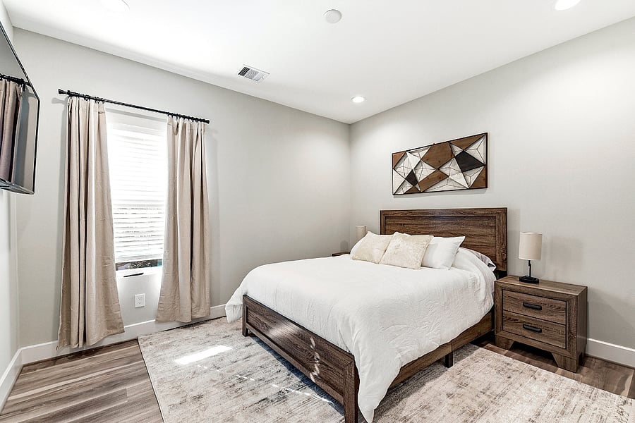 Bedroom #2, Queen Bed Full bathroom