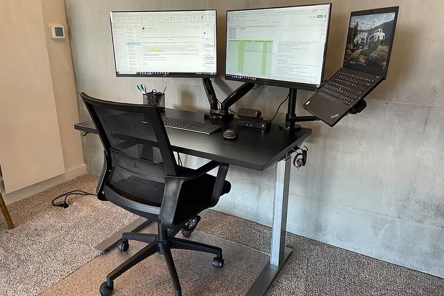 Condo Unit: Sit / Standing Working Station with Dual 27 Inch Monitors Connected via a Docking Station and Laptop Mount (Mouse and Keyboard Included)