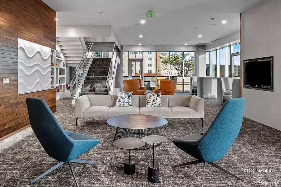 9th Floor Amenities: Lounge (Angle #3)