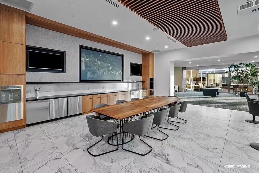 9th Floor Amenities: Lounge (Angle #2)
