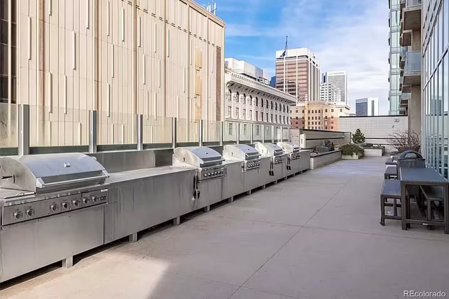 9th Floor Amenities: Grilling Station