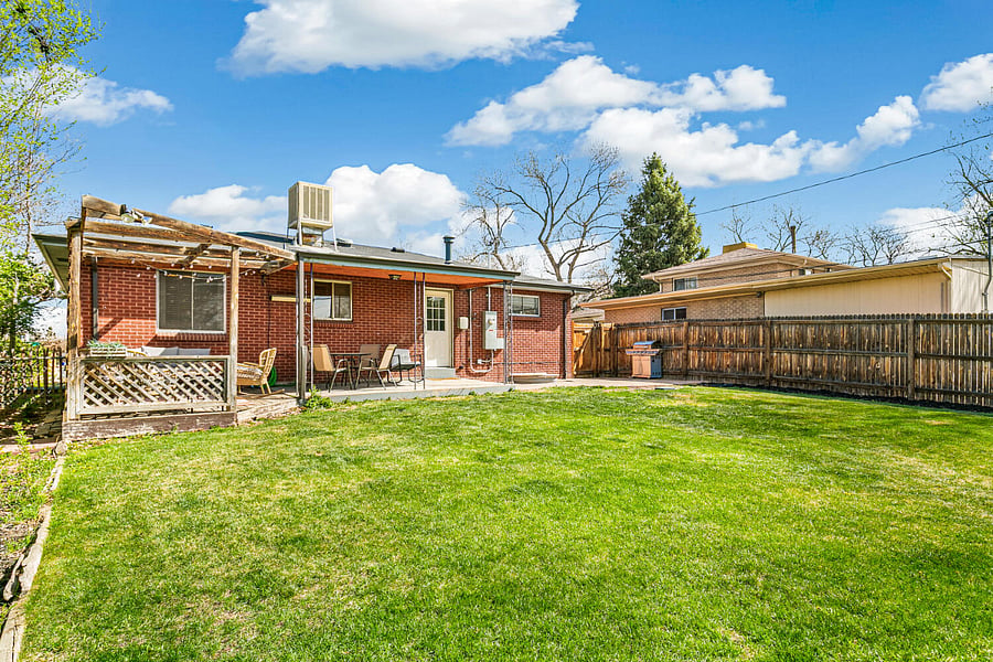 Fully Fenced & Private: Perfect for pets to roam safely. Outdoor Seating