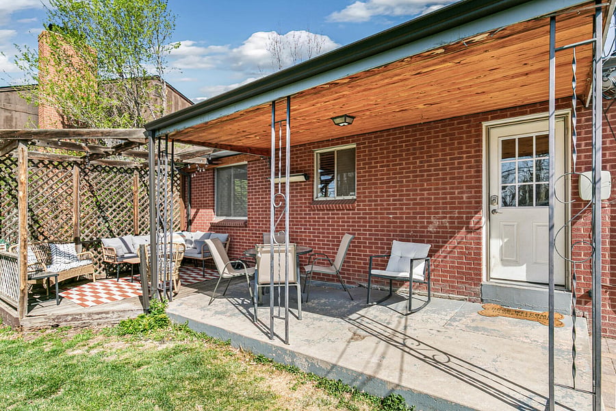Outdoor Patio, comfortably seats 10