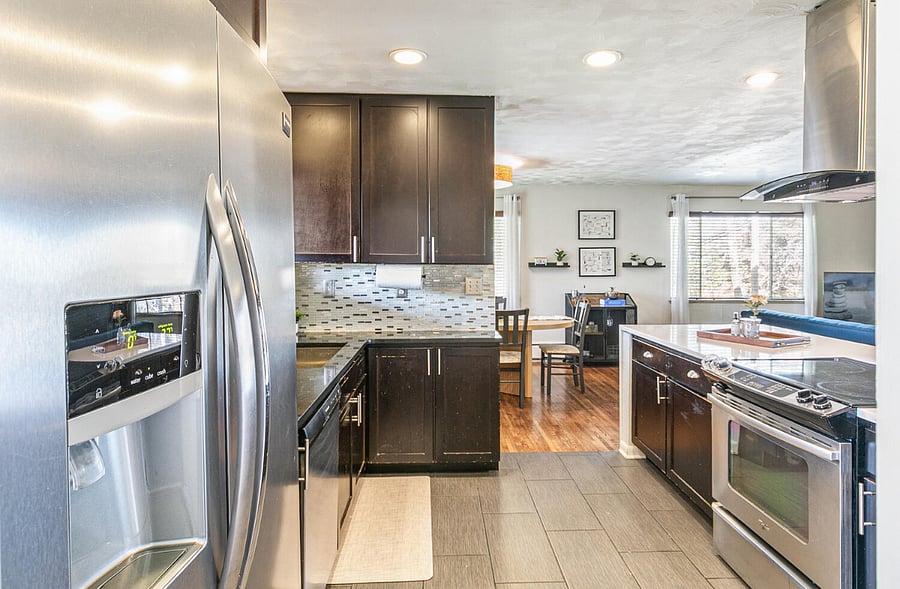 Kitchen, full stocked