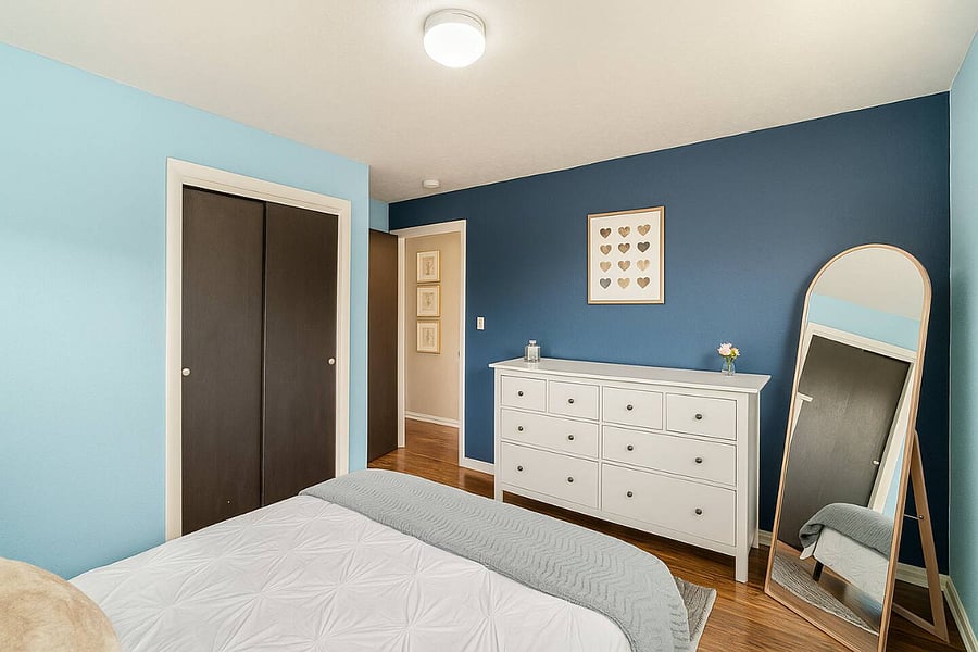 Main Floor Bedroom 2, Queen Bed, Closet