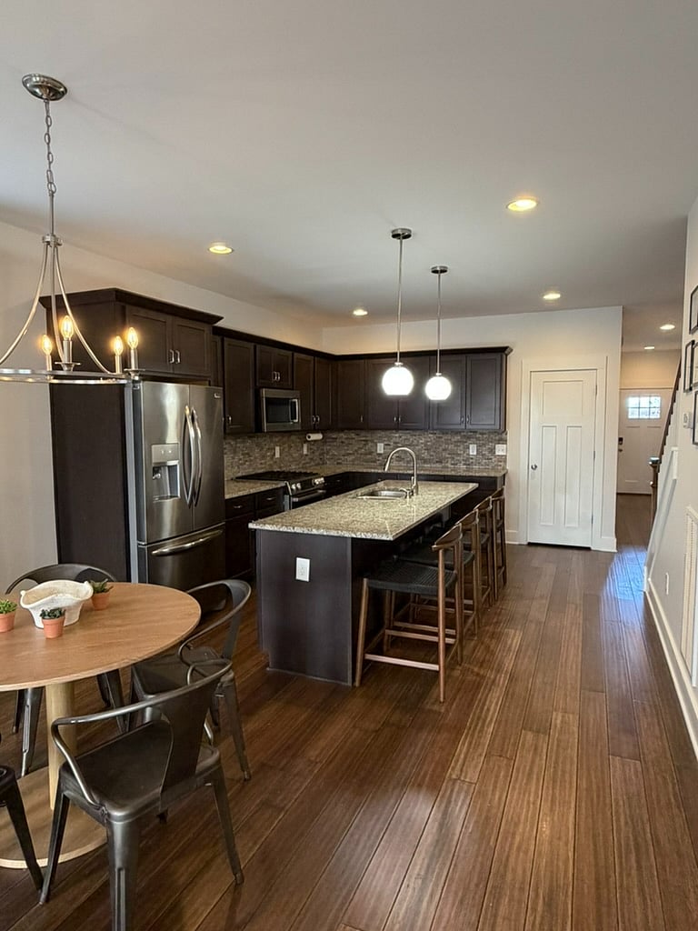 Kitchen & Dining Area