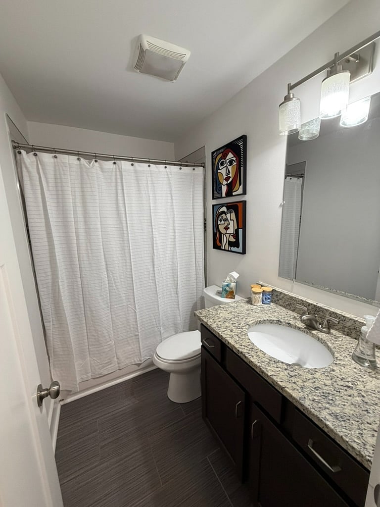 2nd Floor Hall Bathroom - Tub/Shower