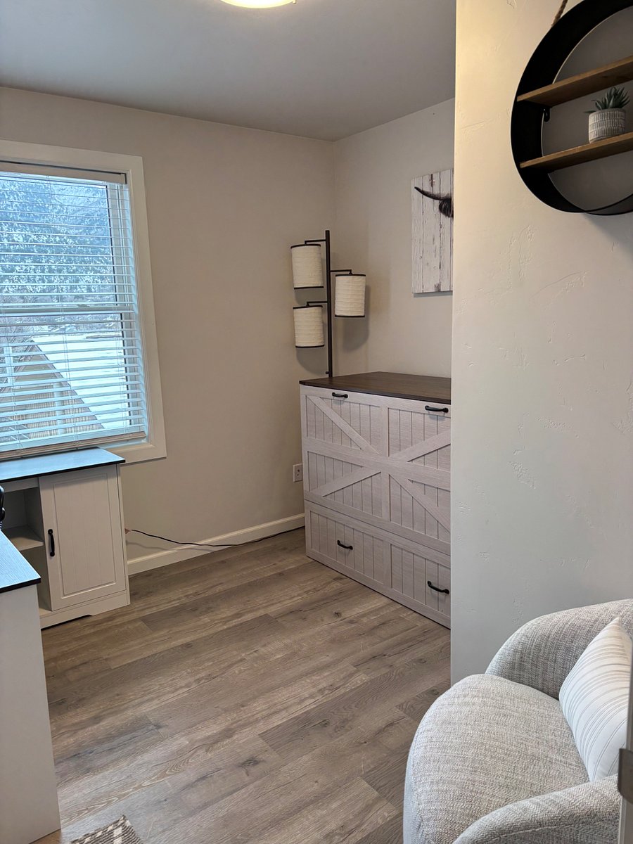 Office with desk & Murphy bed