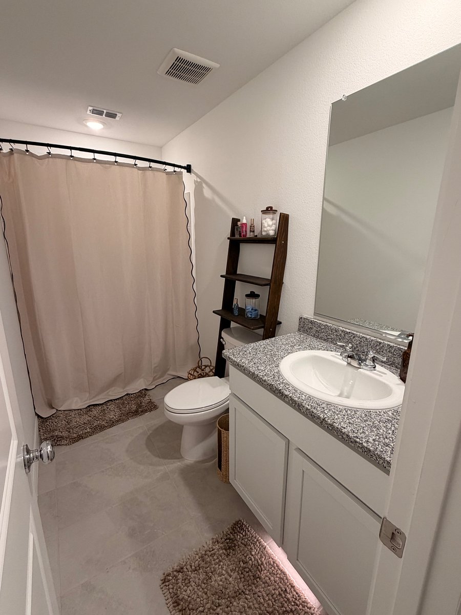 Shared full bathroom 