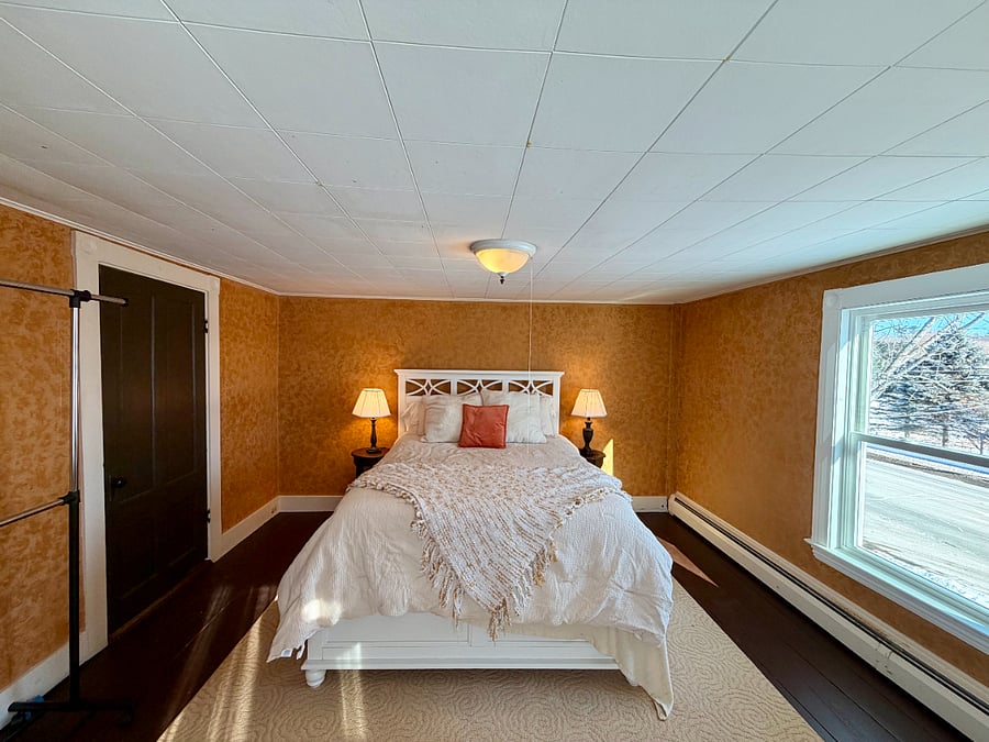 Bedroom 1: Beautiful, private queen sized bed