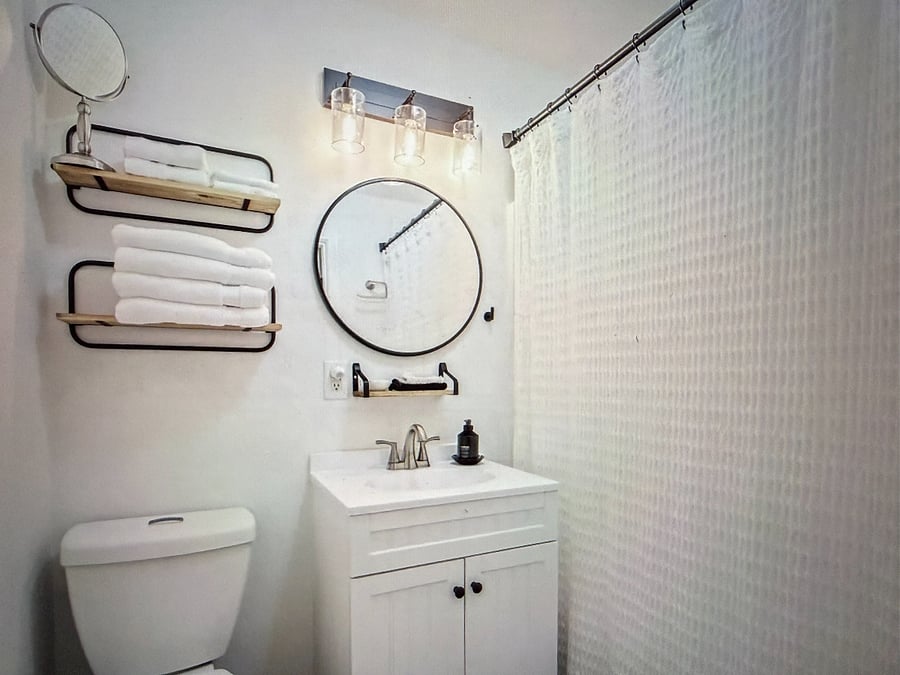 Primary bedroom attached full bath shower/tub