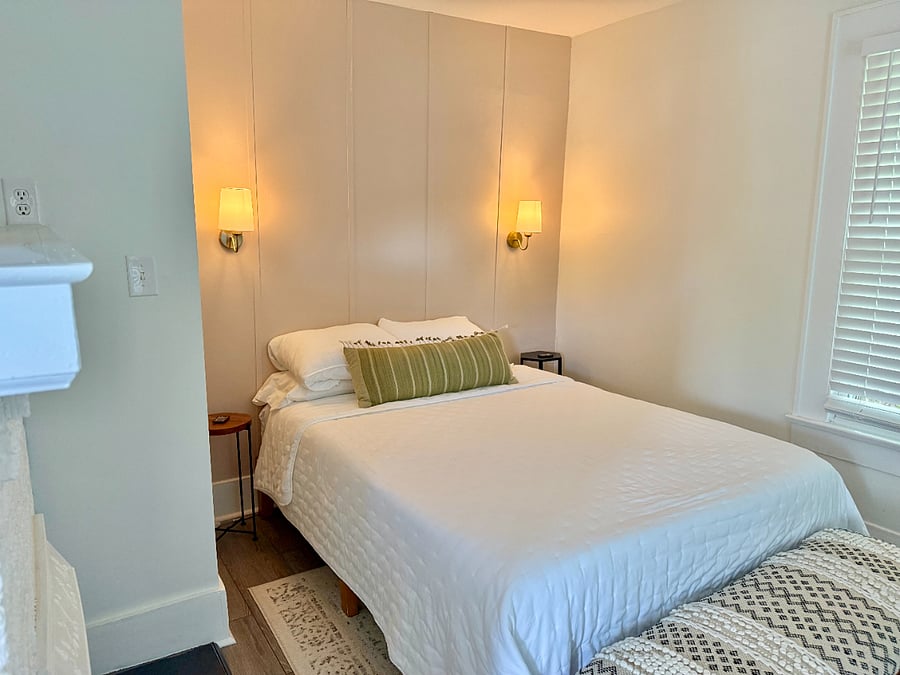 second bedroom with queen bed