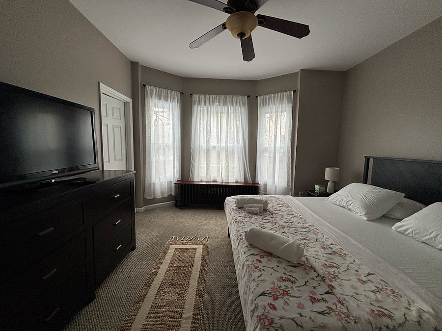 Master Bedroom, King bed with Master closet | Upstairs