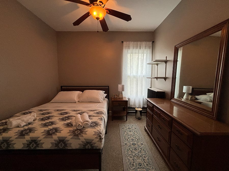 Bedroom 3: Queen bed | Upstairs